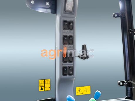 διακοπτες-ρυθμισεων-καμπινας-του-τρακτερ-LS-MT3.40